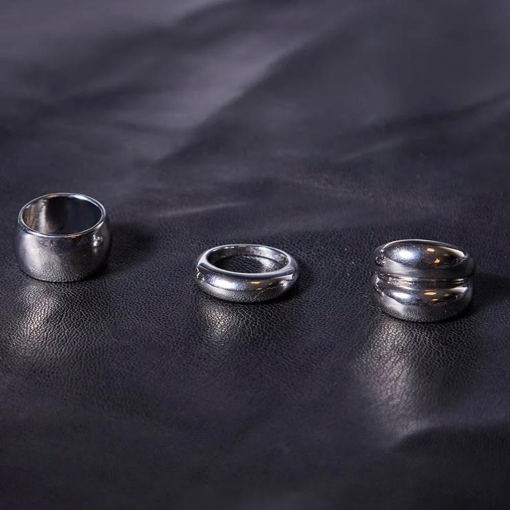 1208 NWT PrettyLittleThing Silver Simple Chunky 3 Ring Set - M/L - Picture 4 of 8